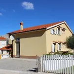 In Mit Eigenem Balkon By Interhome Lägenhet Baška