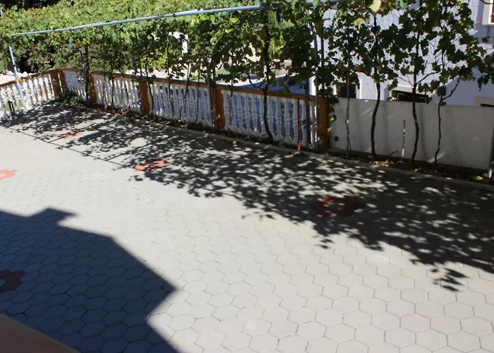 In Mit Eigenem Balkon By Interhome Apartamento