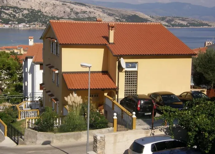 In Mit Eigenem Balkon By Interhome Apartamento