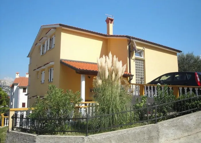 In Mit Eigenem Balkon By Interhome Apartamento