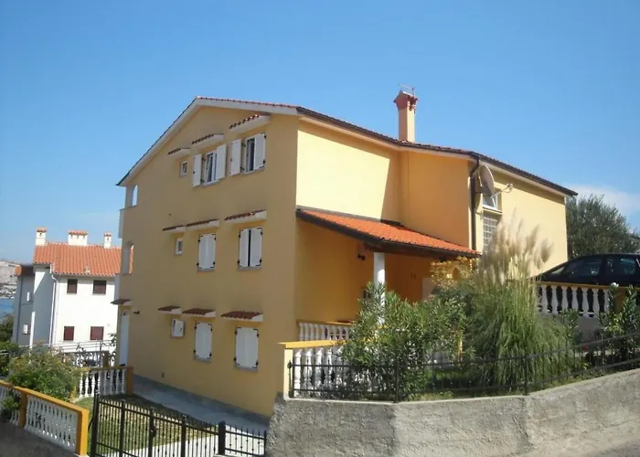 In Mit Eigenem Balkon By Interhome Apartamento