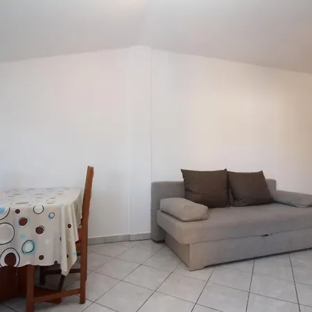 In Mit Eigenem Balkon By Interhome דירה באסקה