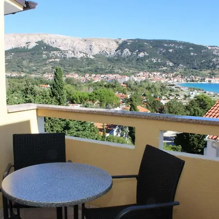 In Mit Eigenem Balkon By Interhome דירה